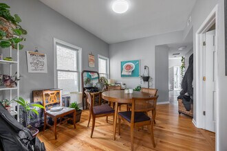 1647 N Francisco Ave, Unit 2 in Chicago, IL - Foto de edificio - Building Photo