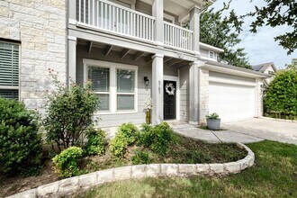 9701 McKnight Lp in Austin, TX - Building Photo - Building Photo