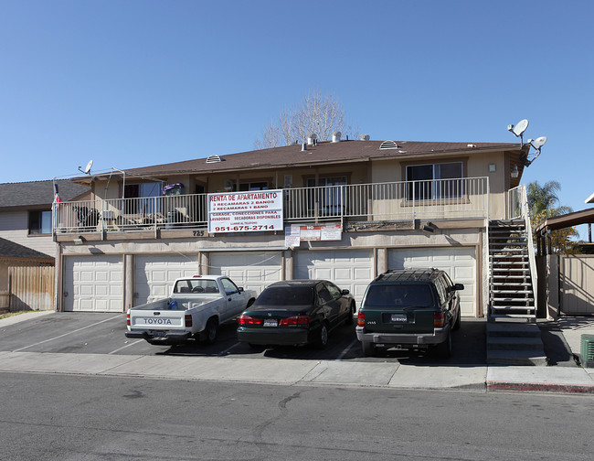 725 Quail Dr in Lake Elsinore, CA - Building Photo - Building Photo