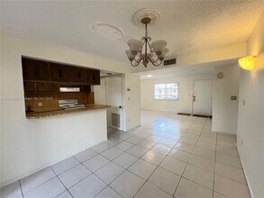 8401 SW 107th Ave, Unit 322E in Miami, FL - Building Photo - Building Photo
