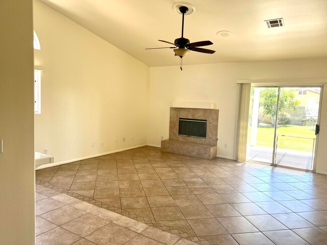 30456 Avenida Del Yermo in Cathedral City, CA - Building Photo - Building Photo