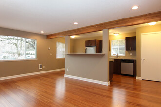 Fulton Park Apartments in Portland, OR - Building Photo - Interior Photo