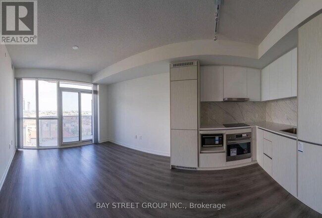 28 Interchange Wy in Vaughan, ON - Building Photo - Building Photo