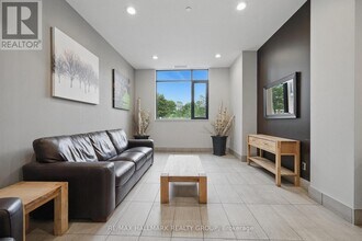 808 Bronson Ave in Ottawa, ON - Building Photo - Building Photo