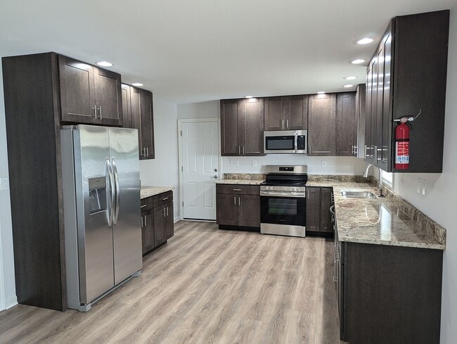 613 Benjamin Ct in State College, PA - Building Photo - Building Photo