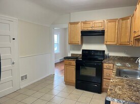 63 Raymond St, Unit #2 in Stratford, CT - Building Photo