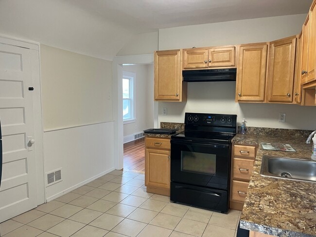 63 Raymond St, Unit #2