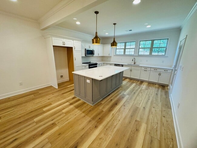 118 Nickolas Cir