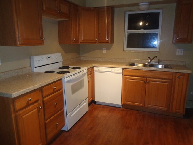 124 Maple St, Unit 124, Unit 124