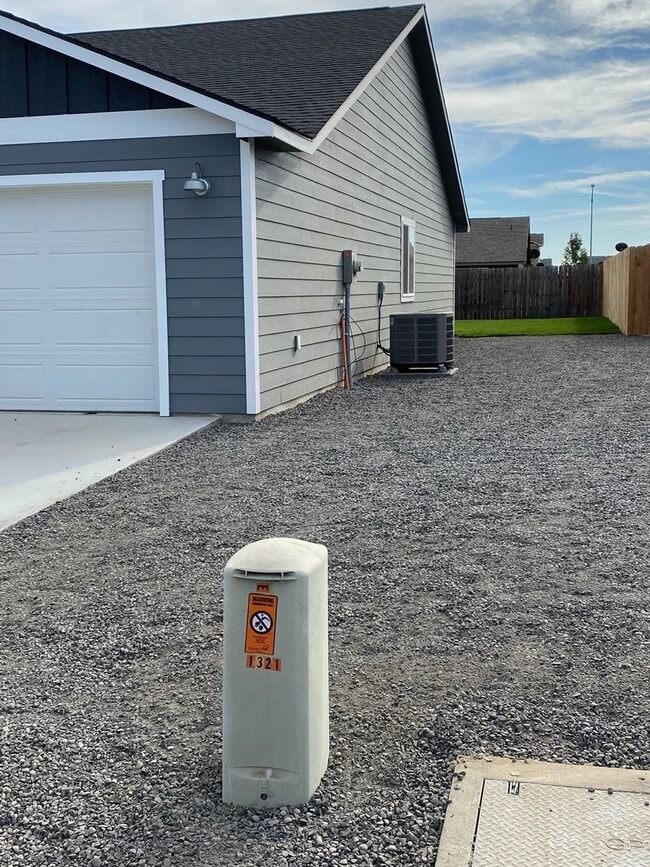 1317 W Bonneville St in Moses Lake, WA - Building Photo - Building Photo