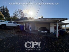 704 Academy St in Kelso, WA - Building Photo