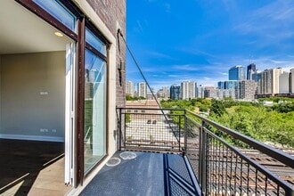 317 W Evergreen Ave in Chicago, IL - Building Photo - Building Photo