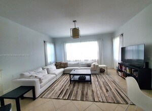 4337 Laurel Pl in Weston, FL - Building Photo - Building Photo