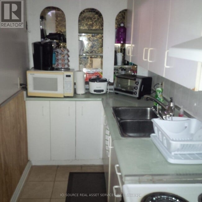 property at 206 York Hill Blvd