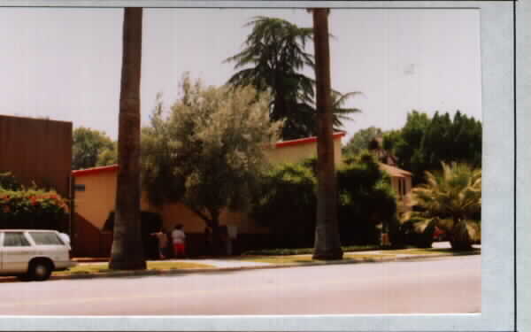 4466 University Ave in Riverside, CA - Foto de edificio - Building Photo