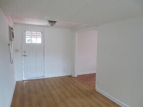 6004 N Suwanee Ave in Tampa, FL - Building Photo - Building Photo