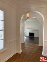 1045 S Crescent Heights Blvd in Los Angeles, CA - Building Photo - Building Photo