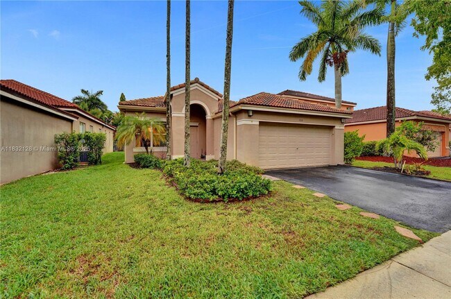 930 Bluewood Terrace in Weston, FL - Building Photo - Building Photo