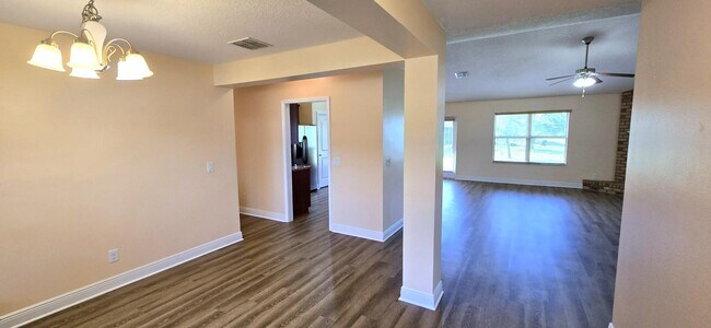 2061 Big Buck Dr in St. Cloud, FL - Building Photo - Building Photo
