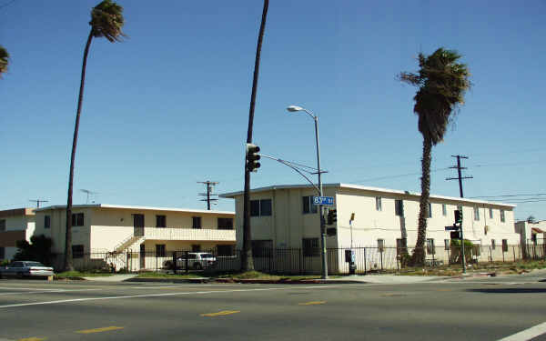 8222 Avalon Blvd in Los Angeles, CA - Building Photo