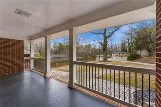 2393 Lilla Cir SW in Atlanta, GA - Building Photo - Building Photo