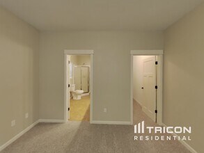 4241 17th Way NE in Olympia, WA - Foto de edificio - Building Photo