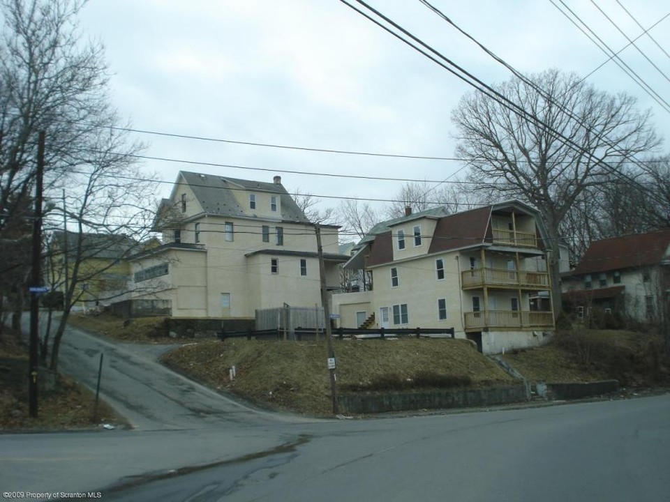 603 S Blakely St in Dunmore, PA - Building Photo