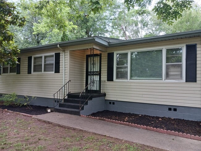 1004 Park Pl in Center Point, AL - Building Photo - Building Photo