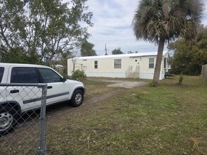 128 Center St, Unit 1 in Oak Hill, FL - Building Photo - Building Photo