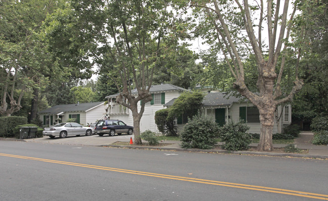 1353-1373 University Dr in Menlo Park, CA - Foto de edificio - Building Photo