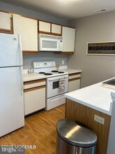 27 Driftwood Ct in Absecon, NJ - Building Photo - Building Photo