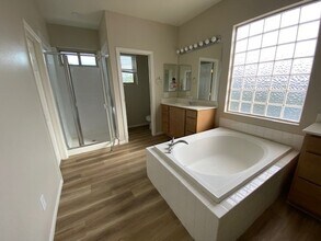 10509 Foggy Glen Ave in Las Vegas, NV - Building Photo - Building Photo