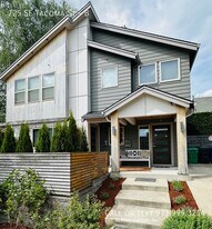 725 SE Tacoma St in Portland, OR - Building Photo