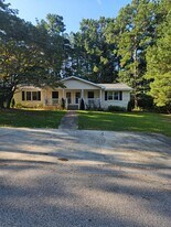 92 Terry Terrace in Carrollton, GA - Building Photo