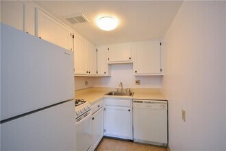 312 Forest Green Dr in Carnot-Moon, PA - Building Photo - Building Photo