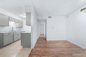 9008 Galewood Dr, Unit 7-225 in Austin, TX - Building Photo - Building Photo