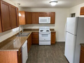 11167 N Government Wy in Hayden, ID - Building Photo - Building Photo