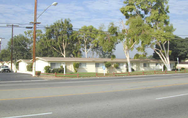 Tyler Villa Apartments in Riverside, CA - Building Photo - Building Photo