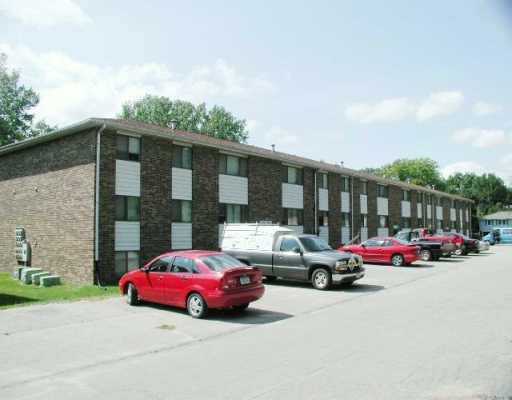 Grand Vision on 33rd in Cedar Rapids, IA - Building Photo