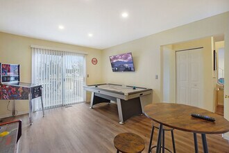 303 Danbury Dr in Naperville, IL - Building Photo - Building Photo