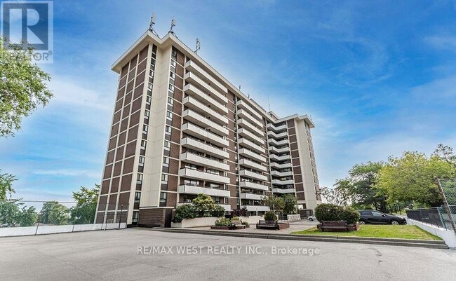 property at 541 Blackthorn Ave