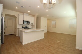 1462 Pioneer Ln in Clovis, CA - Building Photo - Building Photo