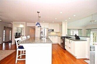 190 Coggeshall Ave in Newport, RI - Building Photo - Building Photo