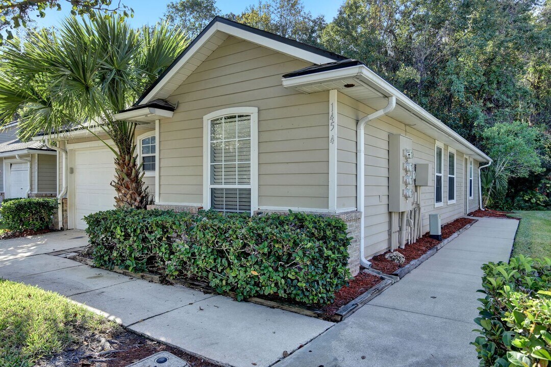 145 Southern Bridge Blvd in Fruit Cove, FL - Building Photo