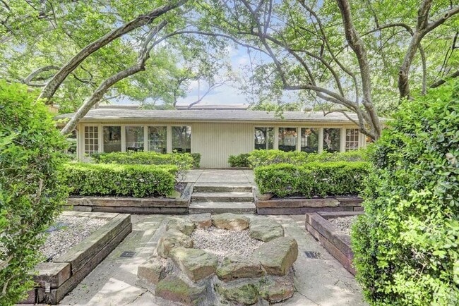 property at 3942 W Alabama St