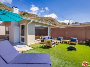 22605 Pacific Coast Hwy in Malibu, CA - Building Photo - Building Photo