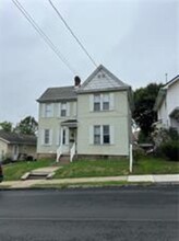 105 E Hallam Ave in Washington, PA - Building Photo - Building Photo