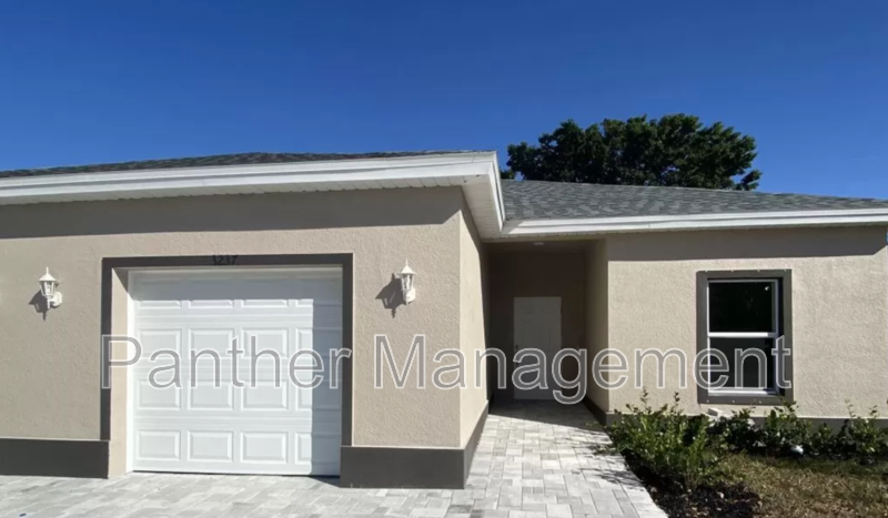 610 SE 4th Ter in Cape Coral, FL - Building Photo