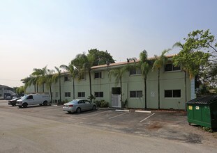 1423 Holly Heights Dr in Fort Lauderdale, FL - Building Photo - Building Photo