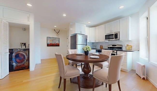 Thayer Street, Unit C51 in New York, NY - Foto de edificio - Building Photo